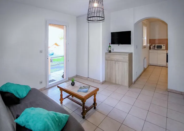 2 Bedroom Cozy In Holiday home *