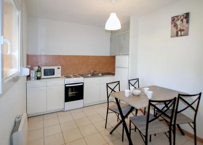 2 Bedroom Cozy In Holiday home *