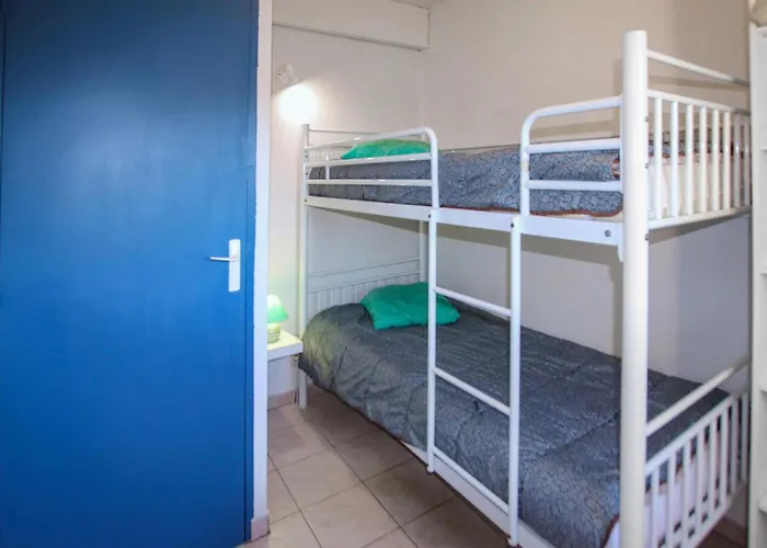 2 Bedroom Cozy In Holiday home